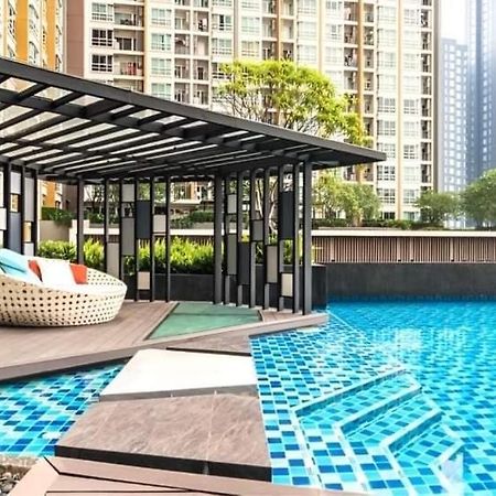 Condo In Bangkok With Swimming Pool Near Malls And Train Ngoại thất bức ảnh