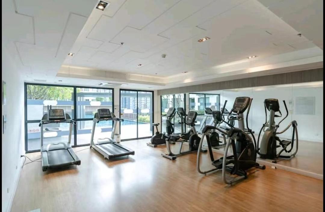 Condo In Bangkok With Swimming Pool Near Malls And Train Ngoại thất bức ảnh