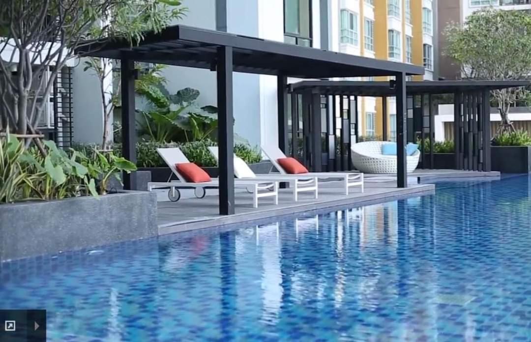 Condo In Bangkok With Swimming Pool Near Malls And Train Ngoại thất bức ảnh