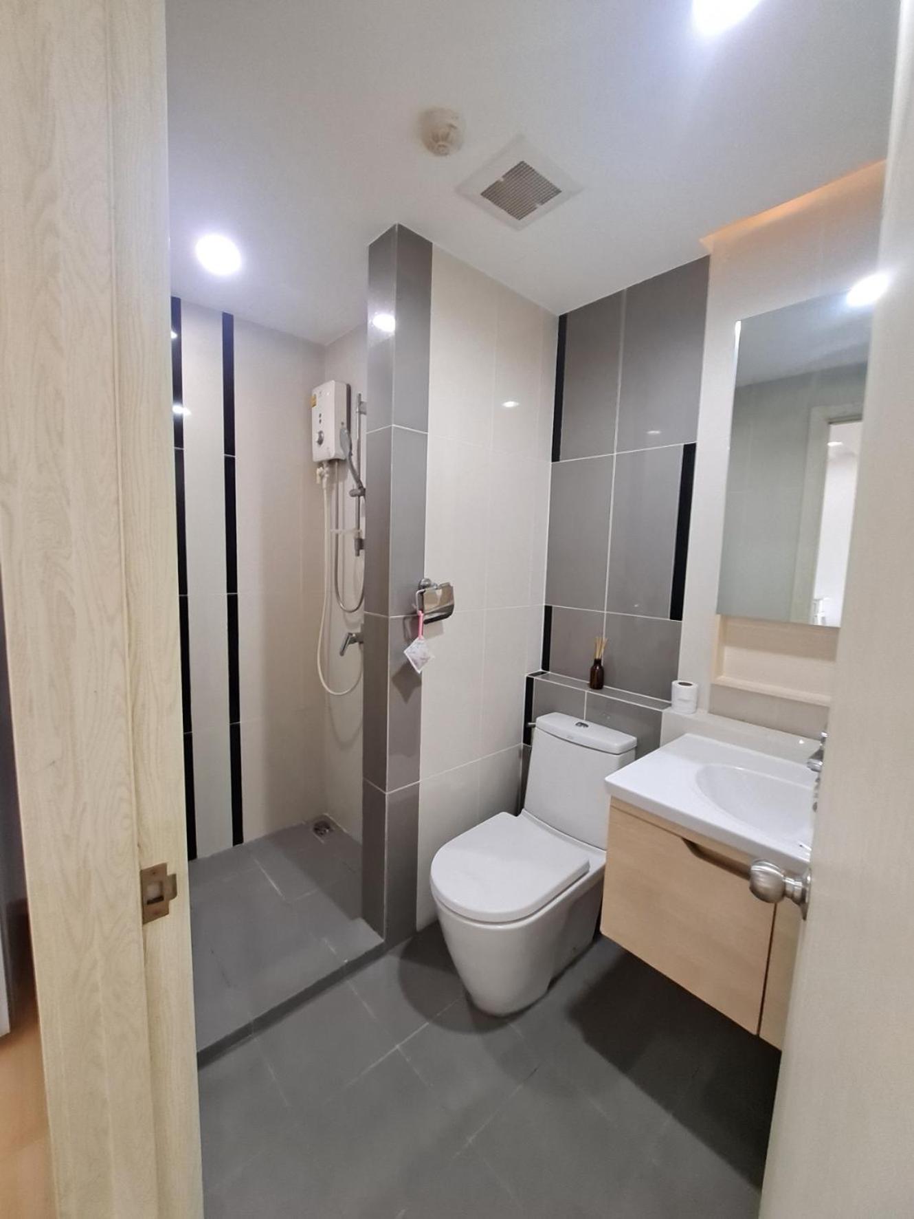 Condo In Bangkok With Swimming Pool Near Malls And Train Ngoại thất bức ảnh